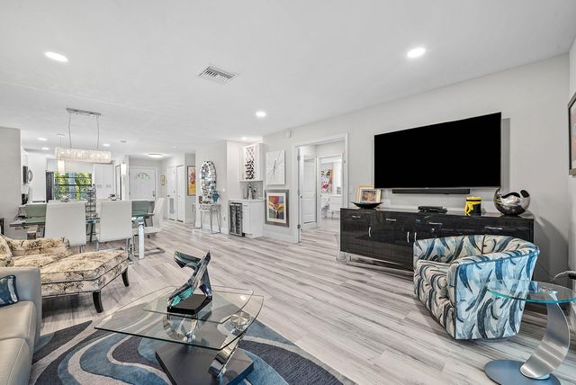42 STRATFORD Lane W D, Boynton Beach, FL 33436