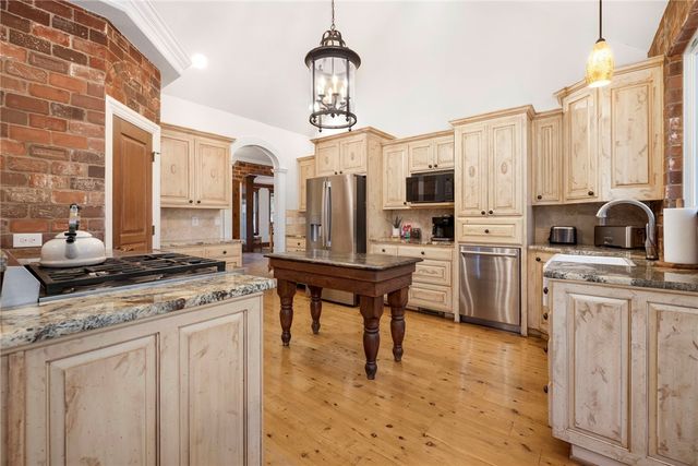 2017 NW Desoto Drive, Bentonville, AR 72712