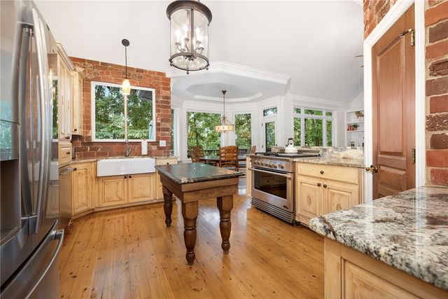 2017 NW Desoto Drive, Bentonville, AR 72712