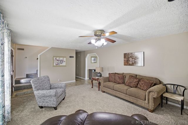 8329 N 118th East Avenue, Owasso, OK 74055