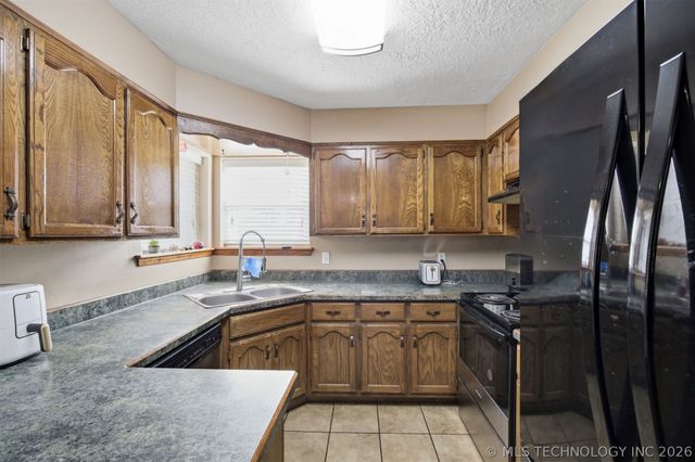 8329 N 118th East Avenue, Owasso, OK 74055