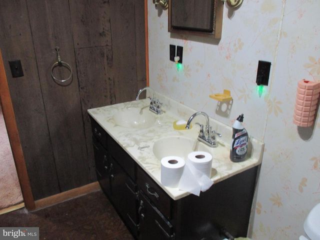 101 HOWDYSHELL HILL RD, Keyser, WV 26726