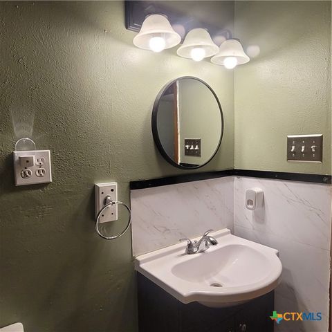 706 S 1st Street, Copperas Cove, TX 76522