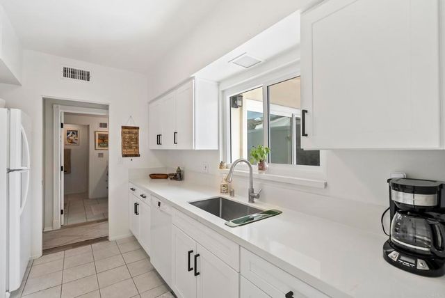 7063 Estrella De Mar Road, Carlsbad, CA 92009