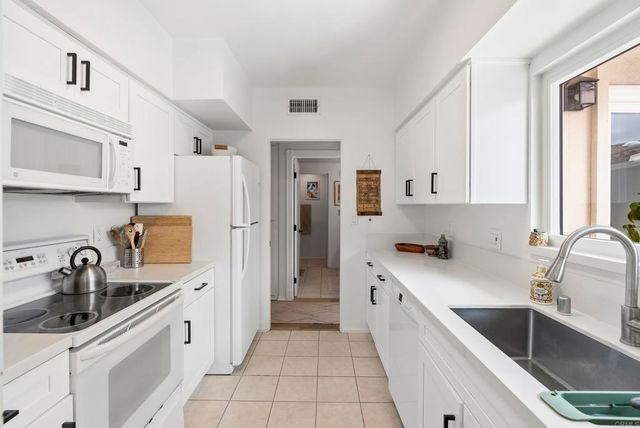7063 Estrella De Mar Road, Carlsbad, CA 92009
