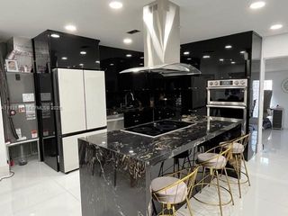 6190 W 14th Ave, Hialeah, FL 33012