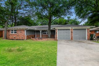 1033 Cavender Drive, Hurst, TX 76053