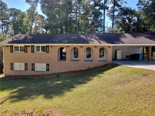 4338 Louis SW Road, Lilburn, GA 30047