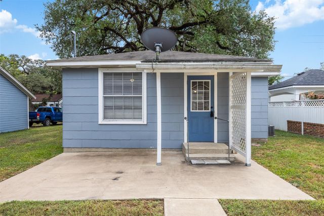 428 Preston Street, Columbus, TX 78934