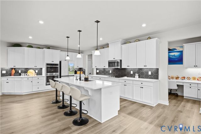 13048 Thornford Ter, Chester, VA 23838