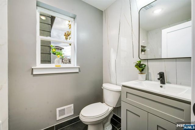 543 13th Avenue, Newark, NJ 07103