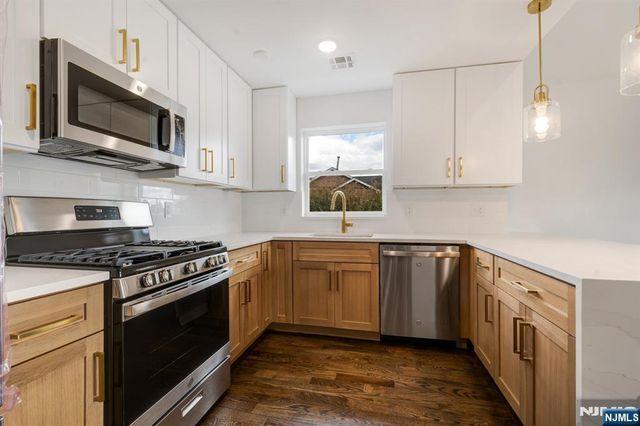 543 13th Avenue, Newark, NJ 07103