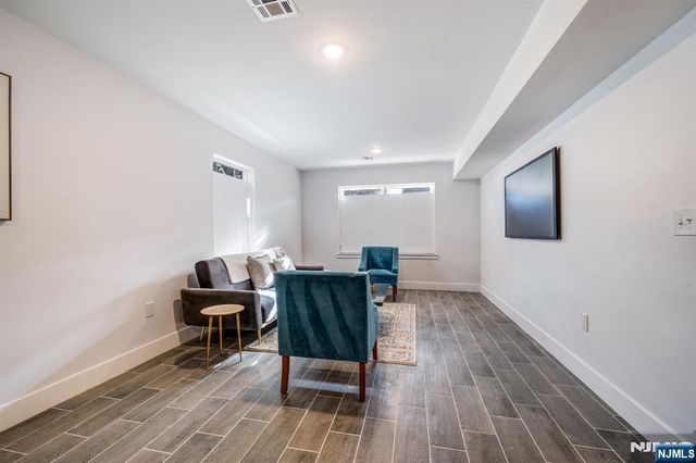 543 13th Avenue, Newark, NJ 07103