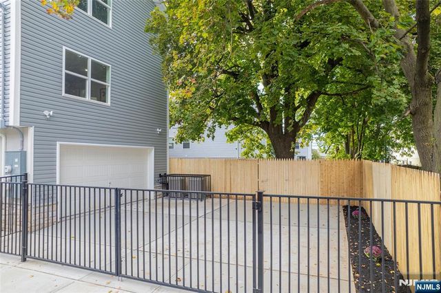 543 13th Avenue, Newark, NJ 07103