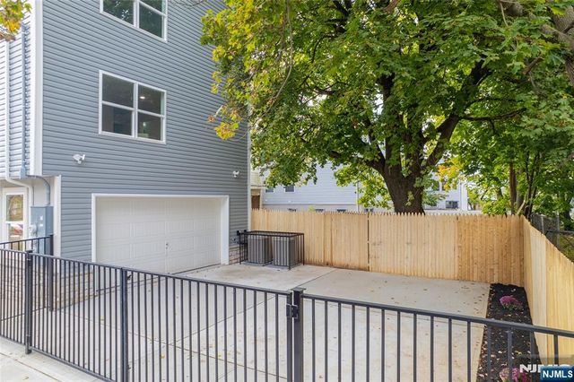 543 13th Avenue, Newark, NJ 07103