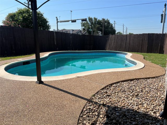 1514 Silverleaf Drive, Carrollton, TX 75007
