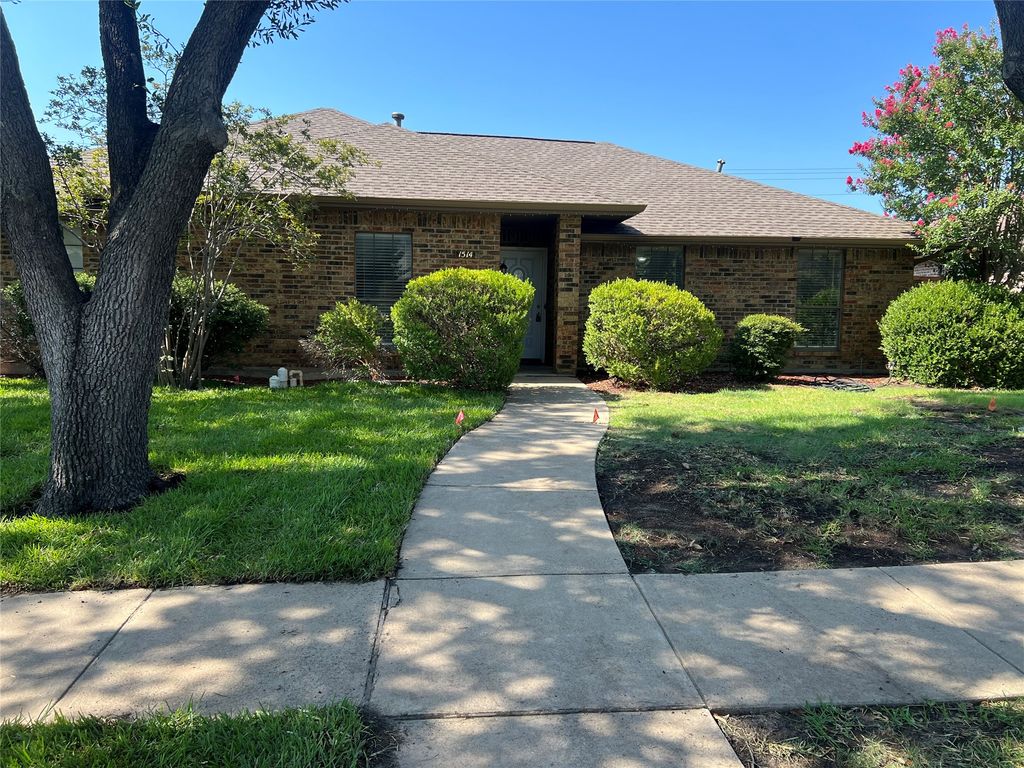 1514 Silverleaf Drive, Carrollton, TX 75007
