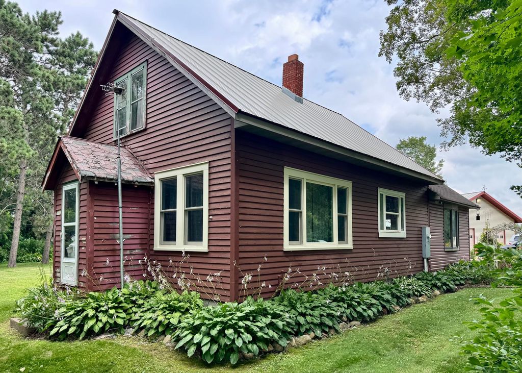 Image 4 of property listing at 1456 210th Street, Saint Croix Falls, WI 54024