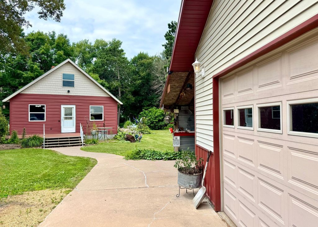 Image 6 of property listing at 1456 210th Street, Saint Croix Falls, WI 54024