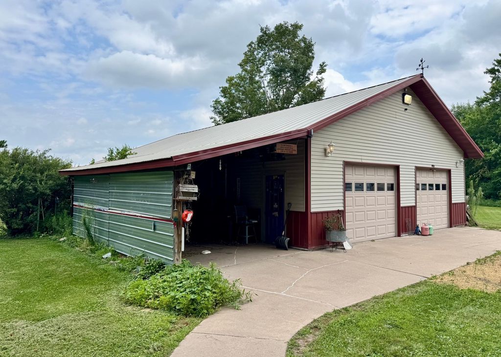 Image 7 of property listing at 1456 210th Street, Saint Croix Falls, WI 54024