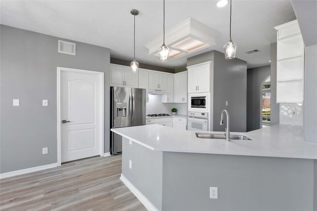 2020 Sterling Pointe Court, League City, TX 77573