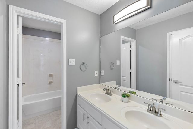 2020 Sterling Pointe Court, League City, TX 77573