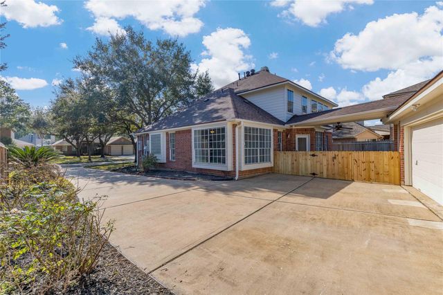 2020 Sterling Pointe Court, League City, TX 77573