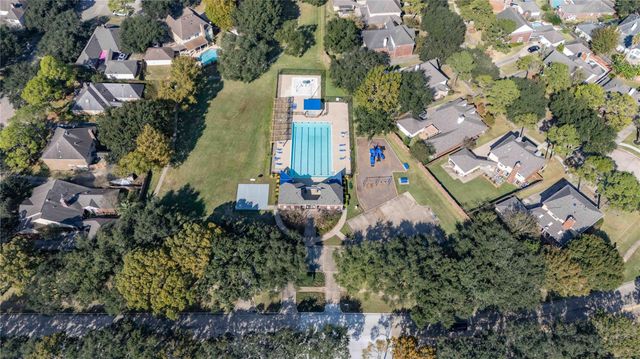 2020 Sterling Pointe Court, League City, TX 77573