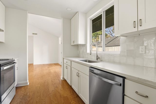 1127 Snap Dragon Court, Mount Pleasant, SC 29464