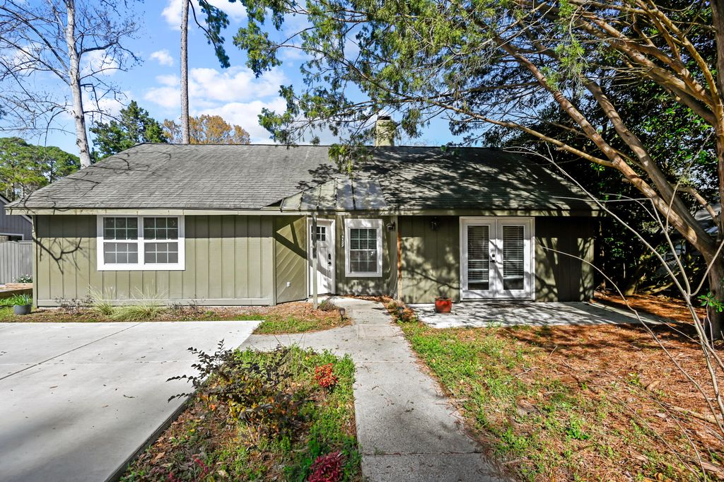 1127 Snap Dragon Court, Mount Pleasant, SC 29464