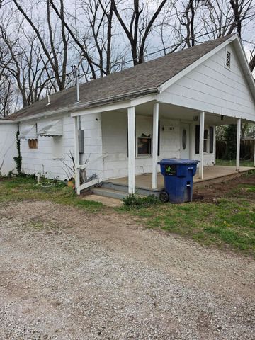 2824 W Chestnut Street, Springfield, MO 65803