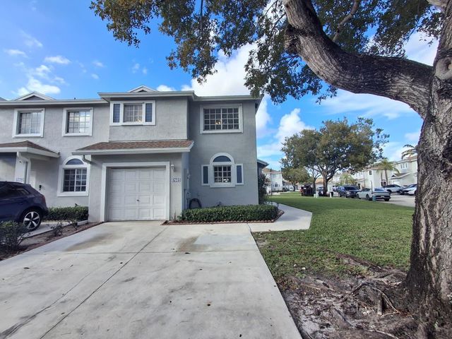 4723 SW 14th Street, Deerfield Beach, FL 33442