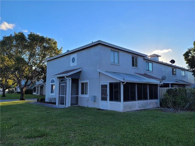 4723 SW 14th Street, Deerfield Beach, FL 33442