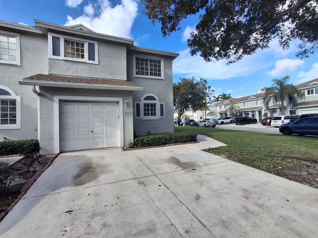 4723 SW 14th Street, Deerfield Beach, FL 33442