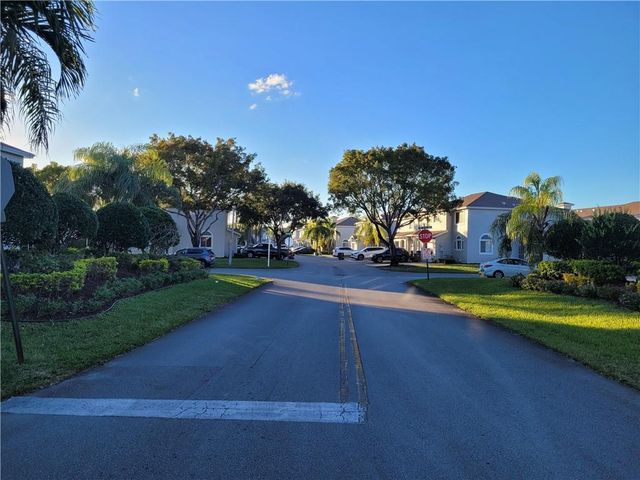 4723 SW 14th Street, Deerfield Beach, FL 33442