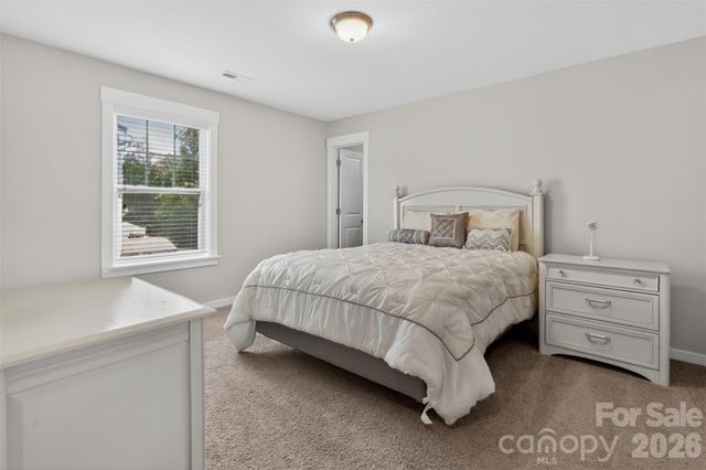 10012 Michael Crossing Drive, Charlotte, NC 28213