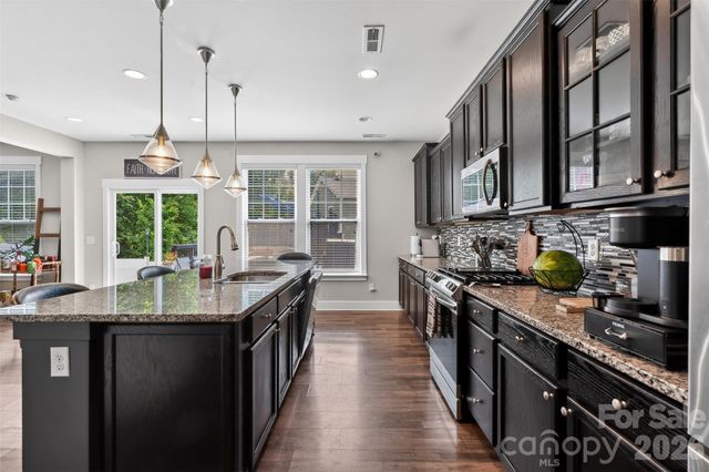 10012 Michael Crossing Drive, Charlotte, NC 28213