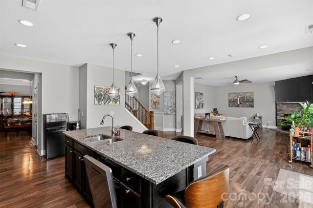 10012 Michael Crossing Drive, Charlotte, NC 28213