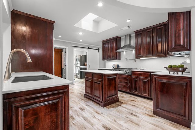 3841 Peter Pan Drive, Dallas, TX 75229