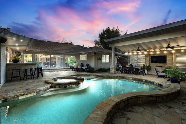 3841 Peter Pan Drive, Dallas, TX 75229