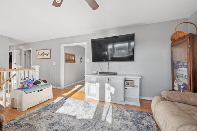 5949 Village Lane, Roanoke, VA 24019