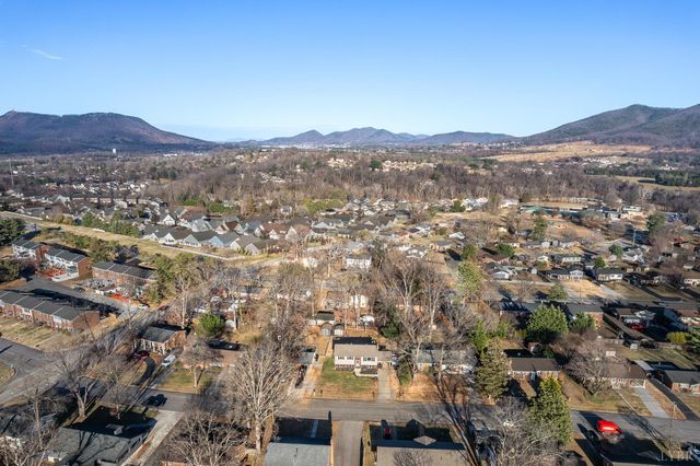 5949 Village Lane, Roanoke, VA 24019