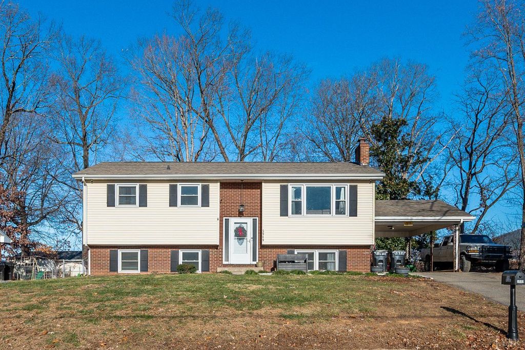 5949 Village Lane, Roanoke, VA 24019
