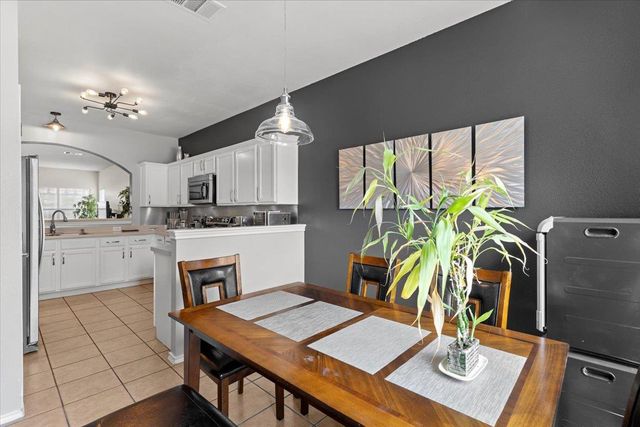 112 Flinn ST, Hutto, TX 78634