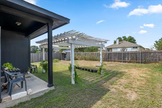 112 Flinn ST, Hutto, TX 78634