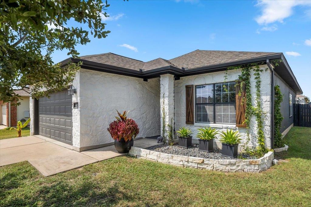 112 Flinn ST, Hutto, TX 78634