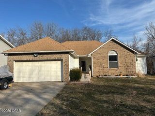 1206 Douglas Court, Carthage, MO 64836