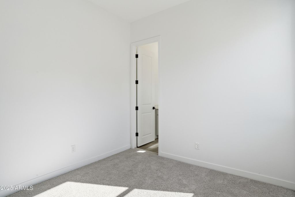 Image 19 of property listing at 10309 S 20th Lane, Phoenix, AZ 85041