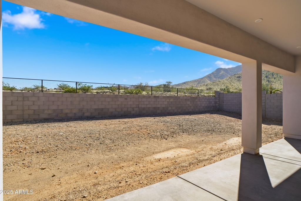 Image 21 of property listing at 10309 S 20th Lane, Phoenix, AZ 85041