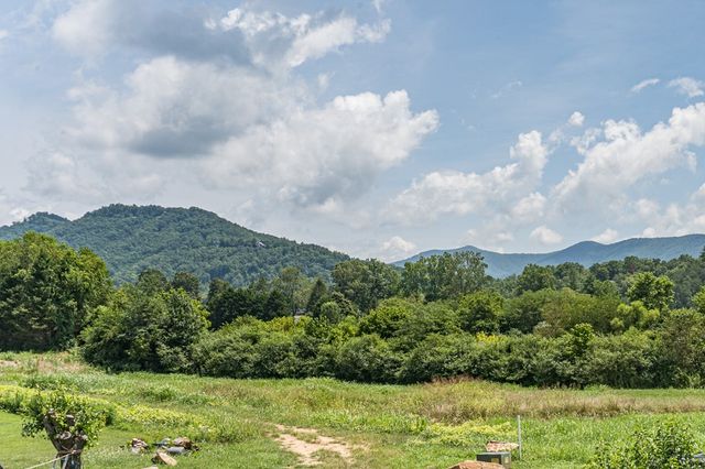 242 Deer Way, Marble, NC 28905